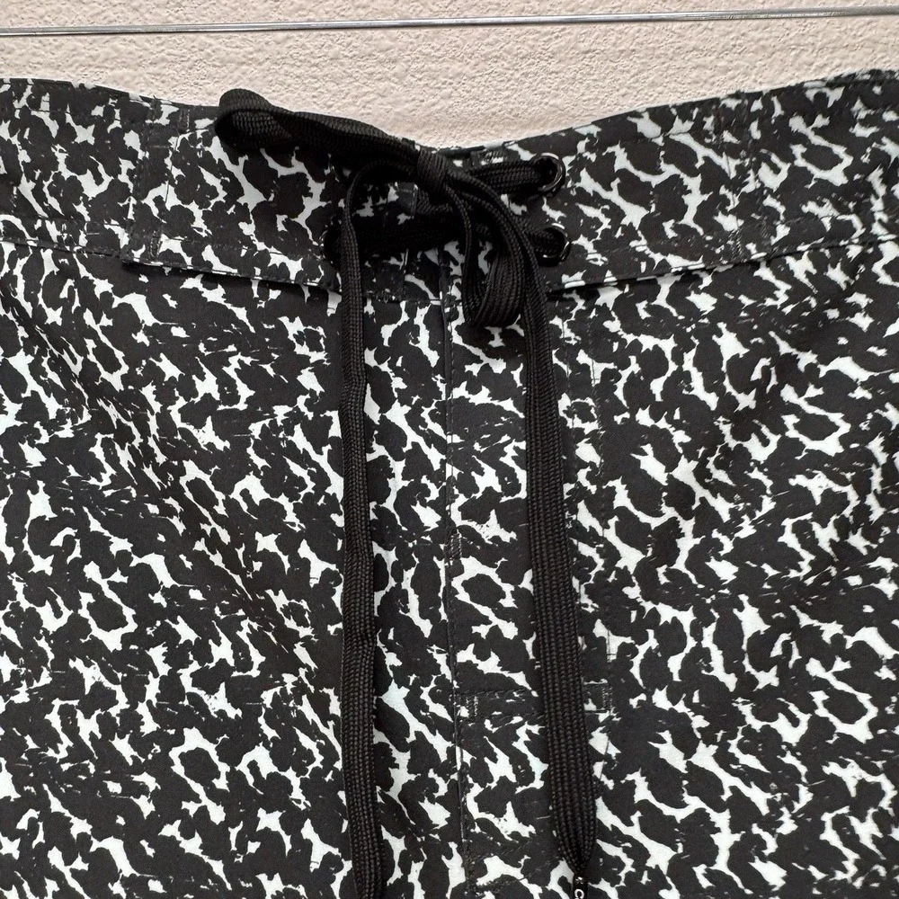 Calvin Klein Swimwear Mens XXL Black‎ White Abstract Print Swim Trunks NEW